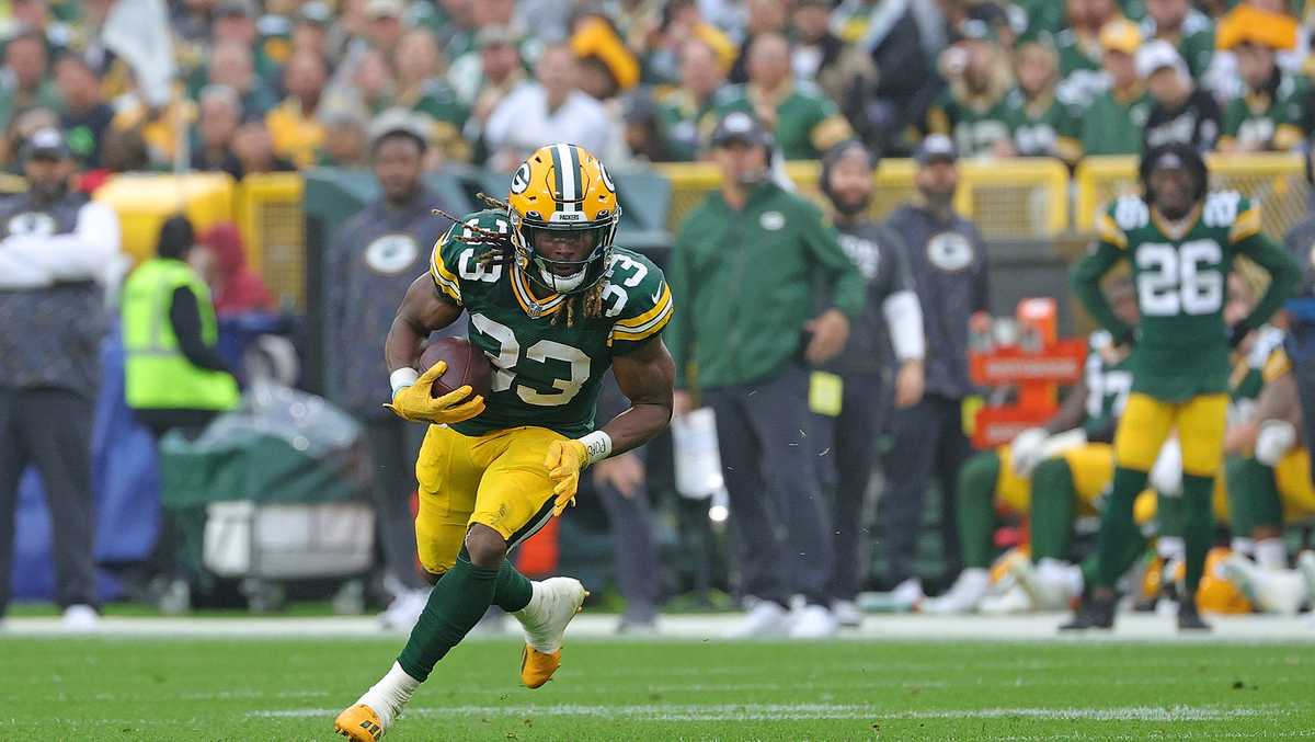 The Green Bay Packers added a pocket to Aaron Jones' jersey so he can play  while carrying his father's ashes