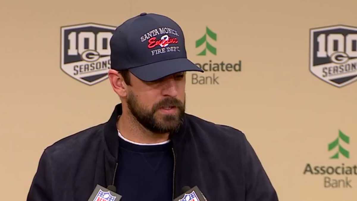 Green Bay Packers' Aaron Rodgers donates helmets to high schools hit by  2018 wildfires