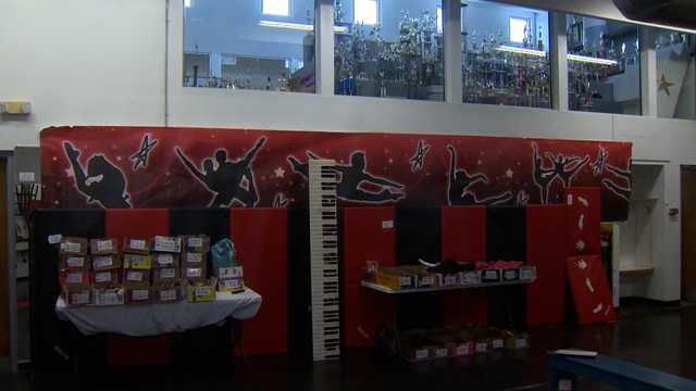 Abby Lee Miller auctioning off items from famed 'Dance Moms' studio in Penn  Hills - CBS Pittsburgh