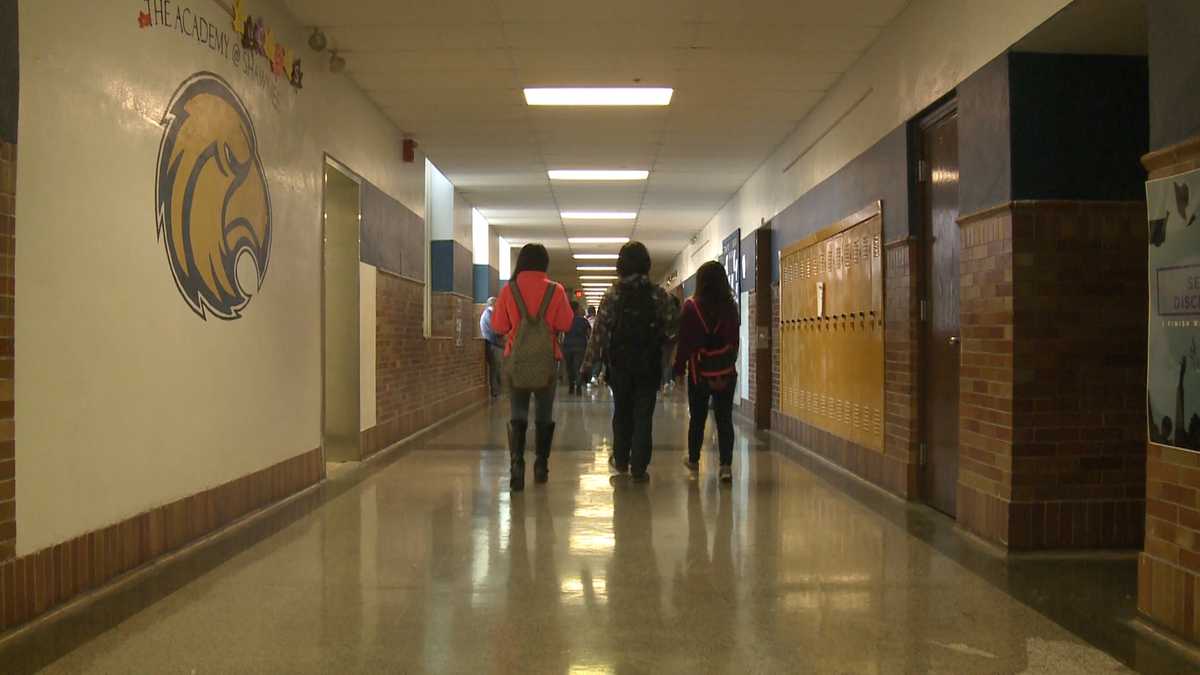 JCPS student arrested for allegedly bringing guns to school