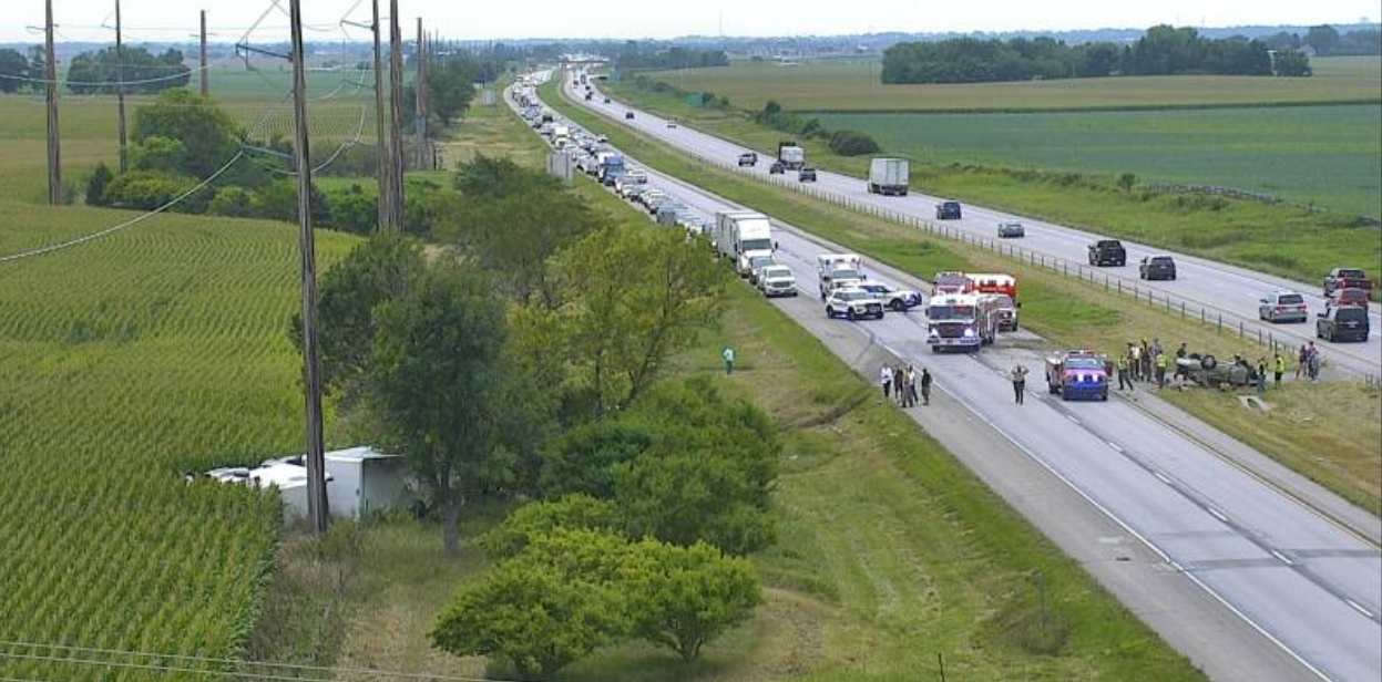 2 Injured In Multiple-vehicle Crash On I-35