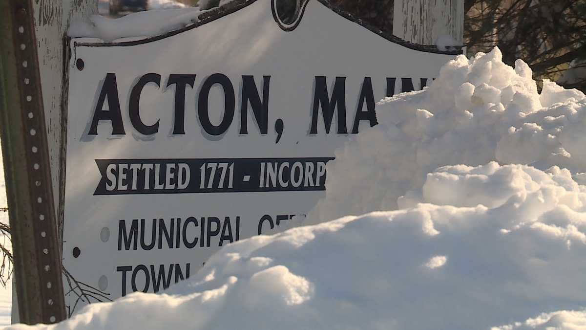 Maine town digs out from nearly 30 inches of snow