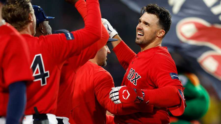 Duvall hits walk-off homer as Red Sox capitalize on Orioles error