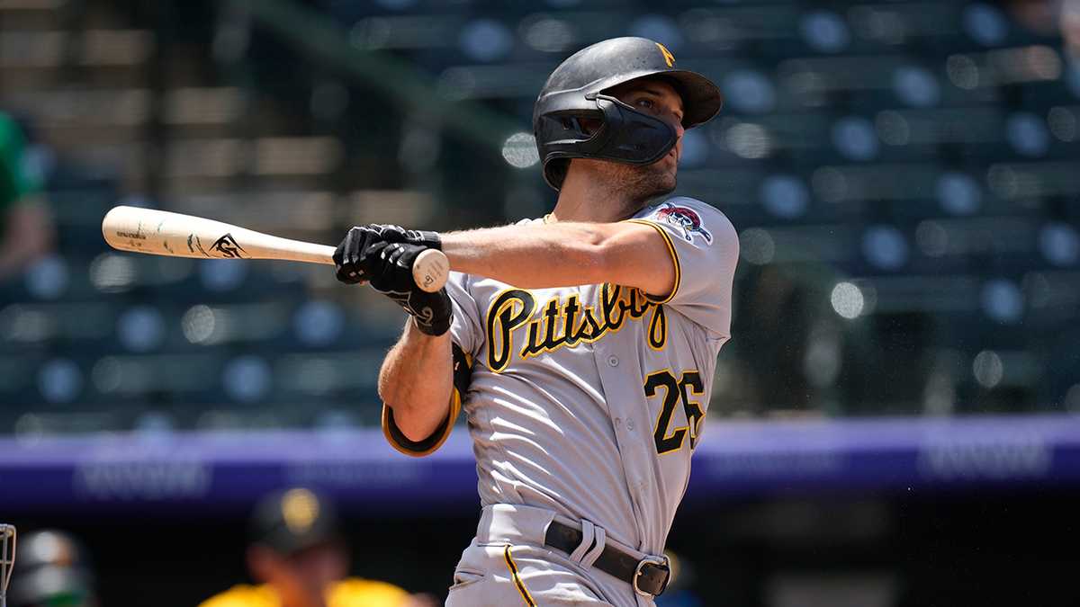 Adam Frazier Reportedly Traded to Padres from Pirates for 3
