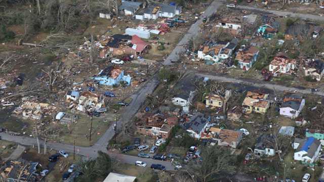 Deadly tornado tears through Mississippi