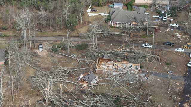 Deadly tornado tears through Mississippi