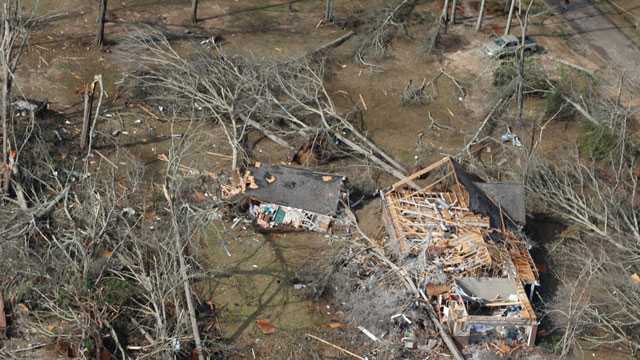 Deadly tornado tears through Mississippi