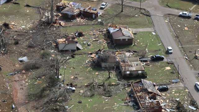 Deadly tornado tears through Mississippi