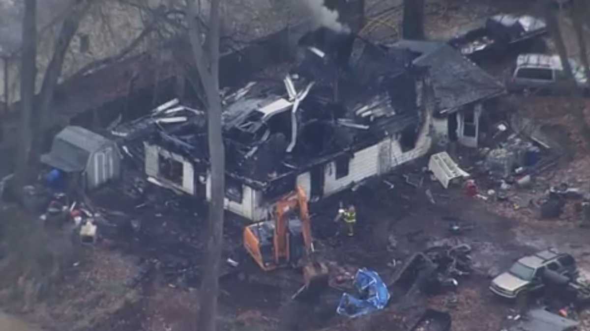 4 children, all ages 10 or younger, among 6 dead in Indiana house fire