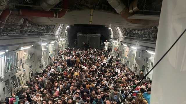 Military evacuation flight shown in photo packed with Afghans carried a record number of people - Vimarsana News