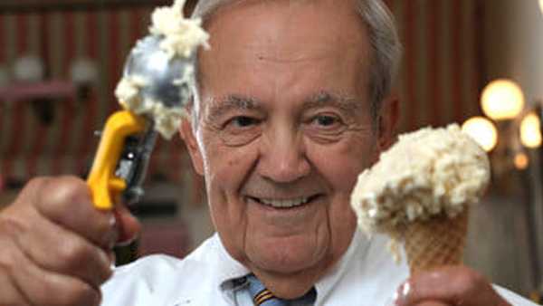 Jim Aglamesis, longtime owner of iconic Cincinnati ice cream parlor, dead at 93 - Vimarsana News