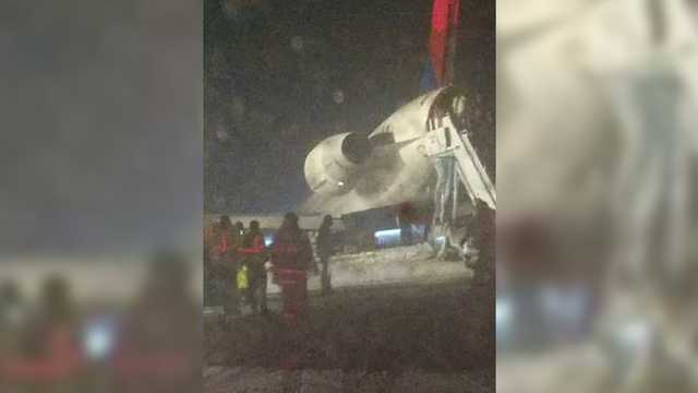 Plane skids off taxiway at Pittsburgh International Airport after hitting icy spot - Vimarsana News