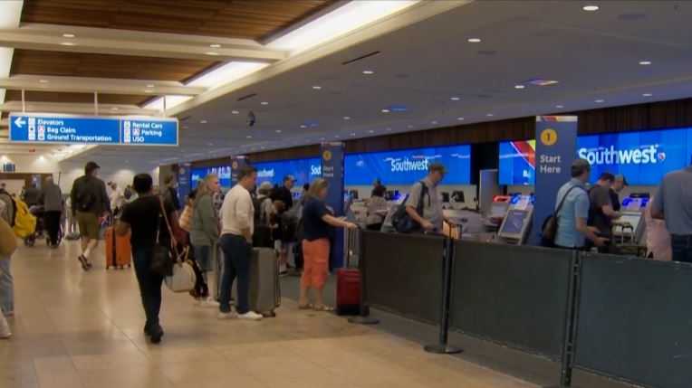 Orlando airport expecting busy weekend for Easter