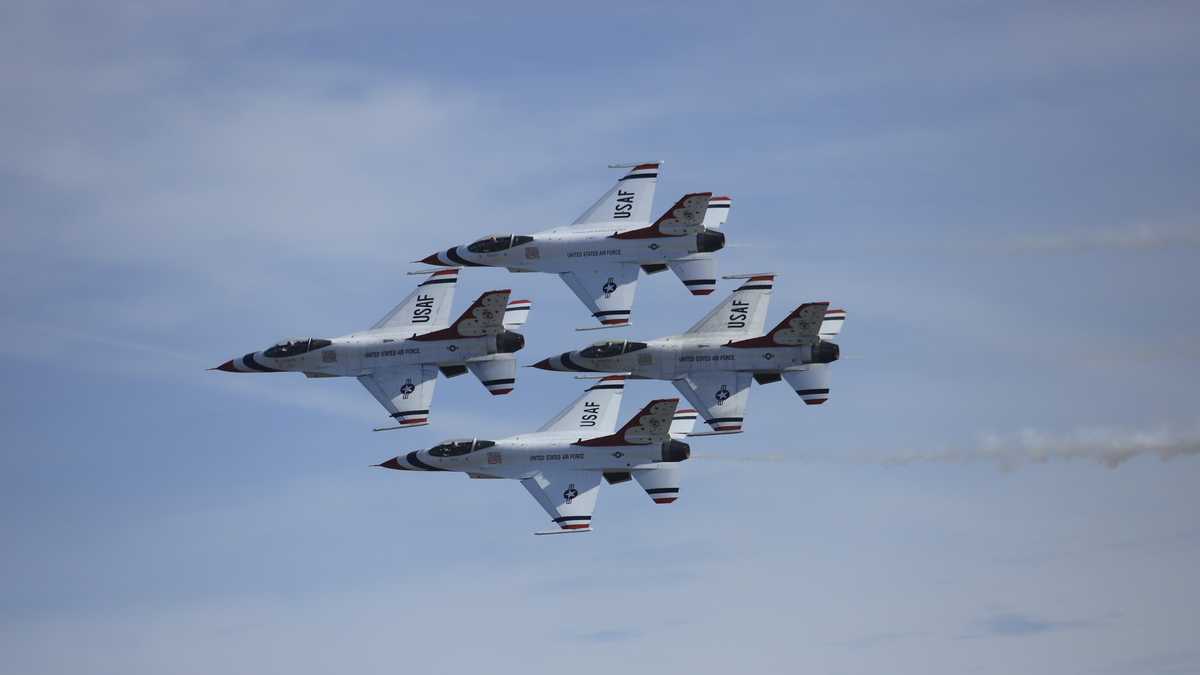 California International Airshow Salinas thunderbirds