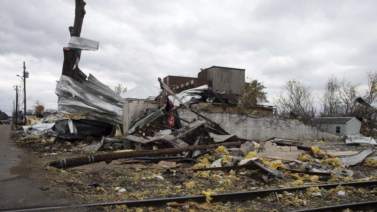 Six dead, no hope of more survivors after tornadoes destroy