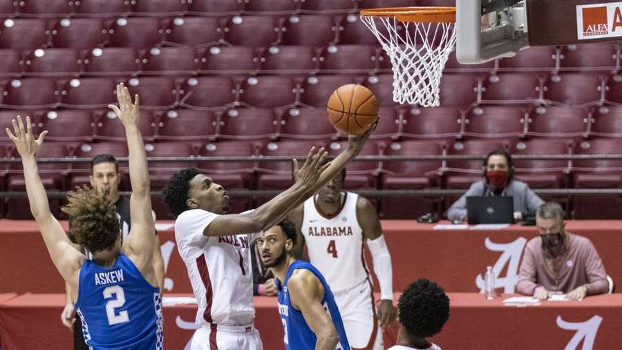 No. 9 Alabama wins 10th straight, beats Kentucky 7059