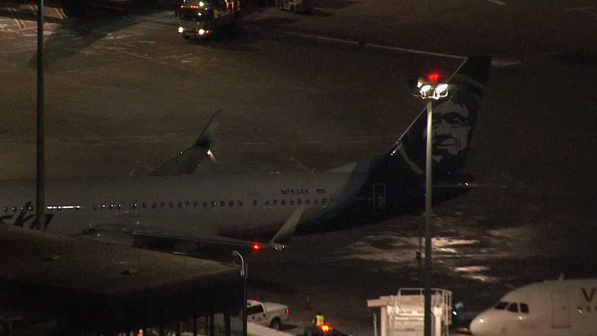 Plane headed to Portland, Oregon struck by de-icing truck before ...