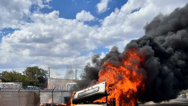 Vehicle fire put out in Albuquerque - Vimarsana News