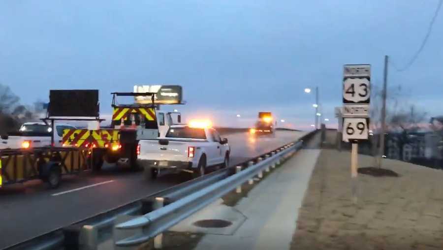 ALDOT crews pre-treat bridge in Tuscaloosa