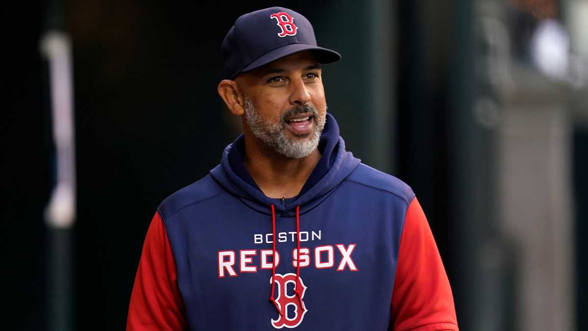 Alex Cora returns to Red Sox after COVID-19 infection