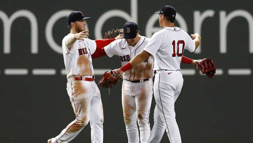 Red Sox survive late-innings comeback by Twins