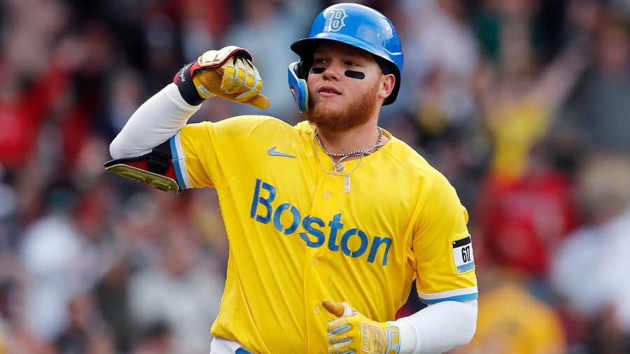 Alex Verdugo drives in 2 runs in the Red Sox's 4-3 victory over the Royals