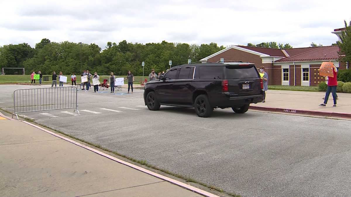 Springdale elementary schools celebrate graduates