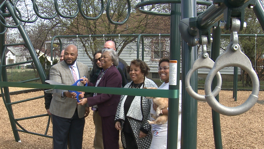 Ribbon cut on new playground in Algonquin Park