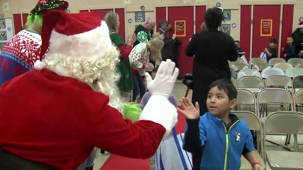 Milwaukee students at AllenField Elementary given special holiday surprise