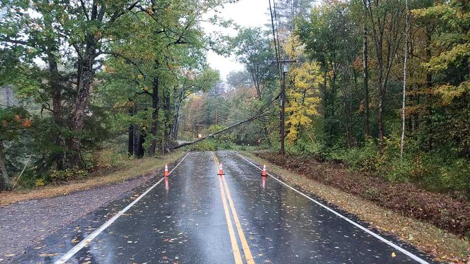 Strong winds knock out power for thousands in New Hampshire