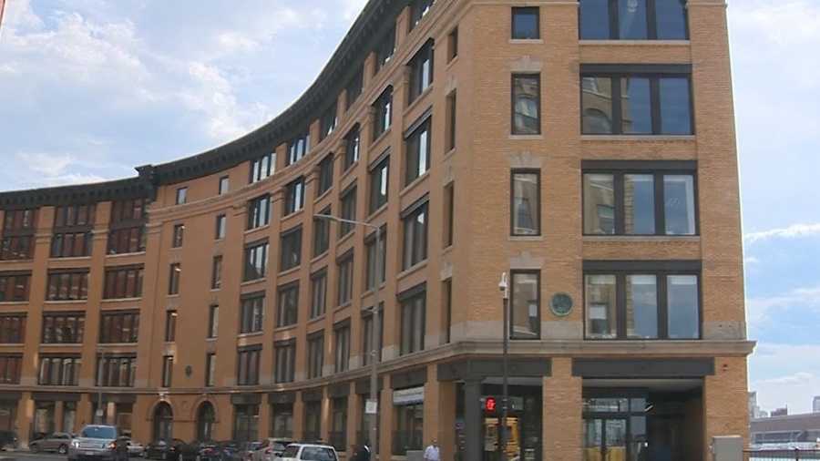 Amazon says 900 jobs will be added at new Boston office