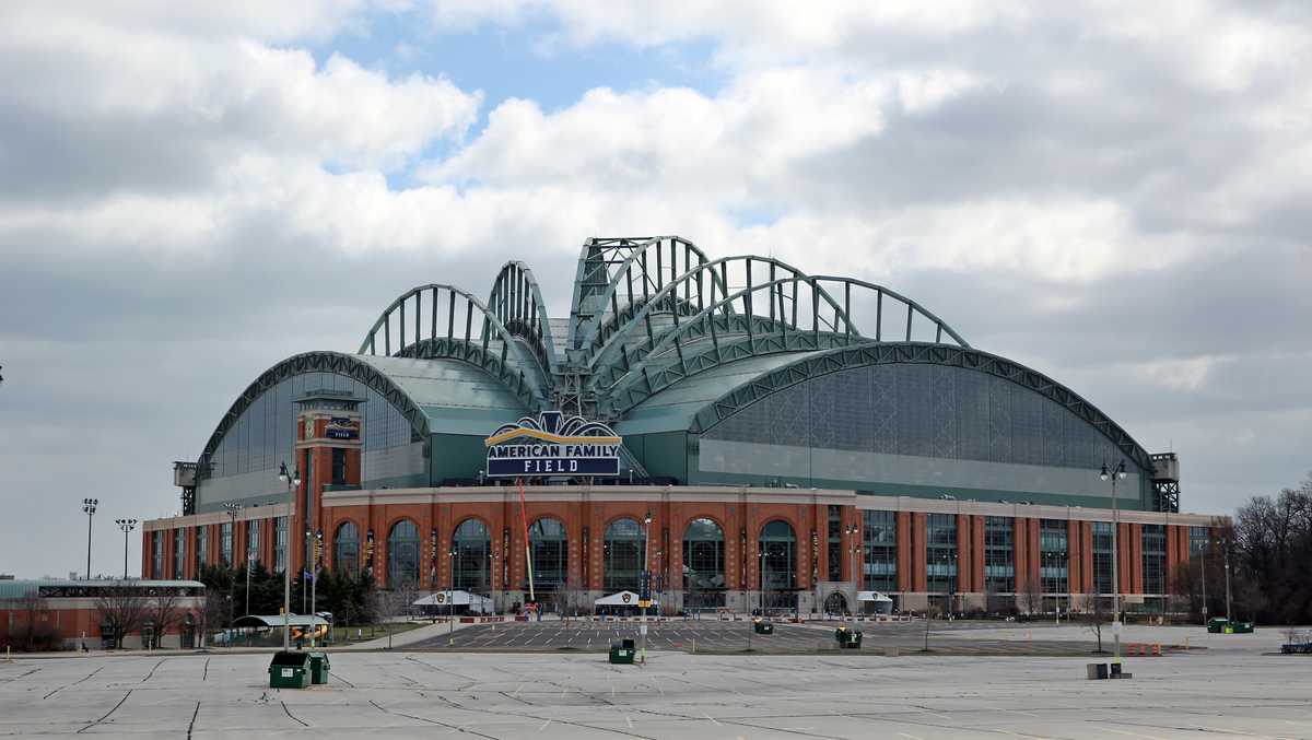 2002 Major League Baseball All-Star Game at Miller Park ends in tie