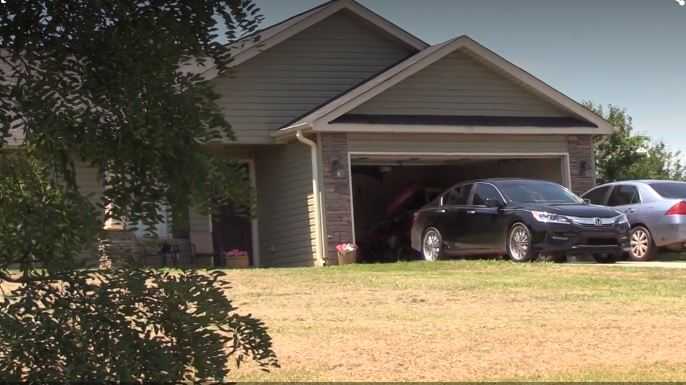 Woman's son fatally shoots ex-boyfriend after he rips garage door off ...
