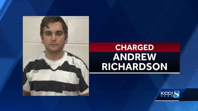 Police: Iowa man posed as teen on social media to solicit nude photos