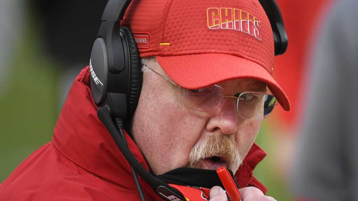 How The Kansas City Chiefs' Andy Reid Became Tommy Bahama's Unofficial  Spokesperson