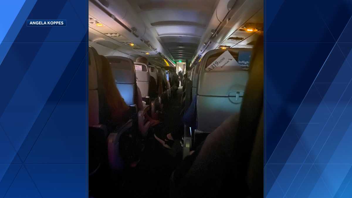 Passengers stuck on plane at Iowa airport for hours after landing