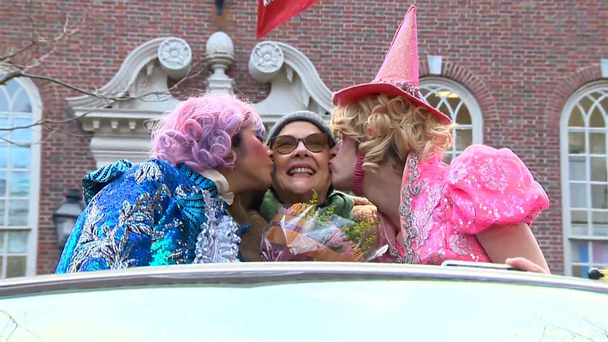 Bening honored as Harvard's Hasty Pudding Woman of the Year