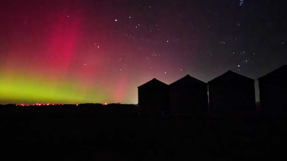 Check out these dazzling photos of Tuesday night's northern lights in Iowa