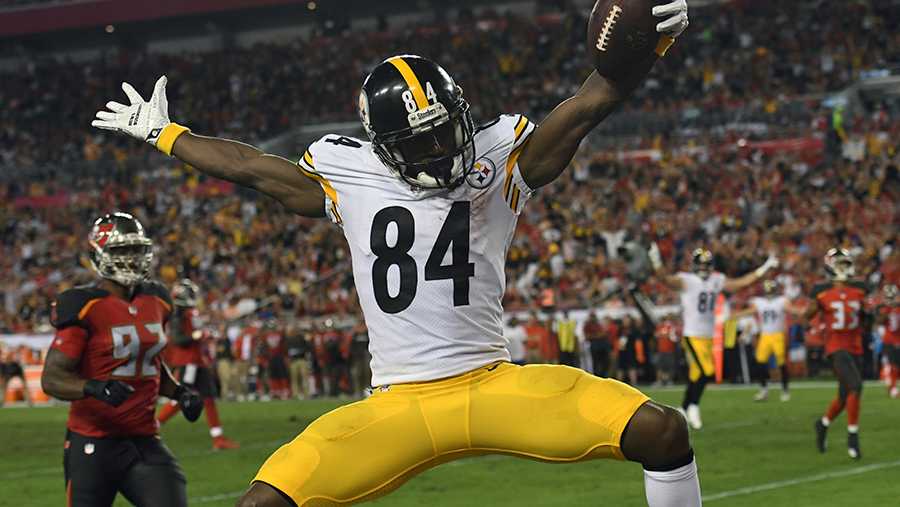 Steelers hold off Buccaneers for first win, 30-27