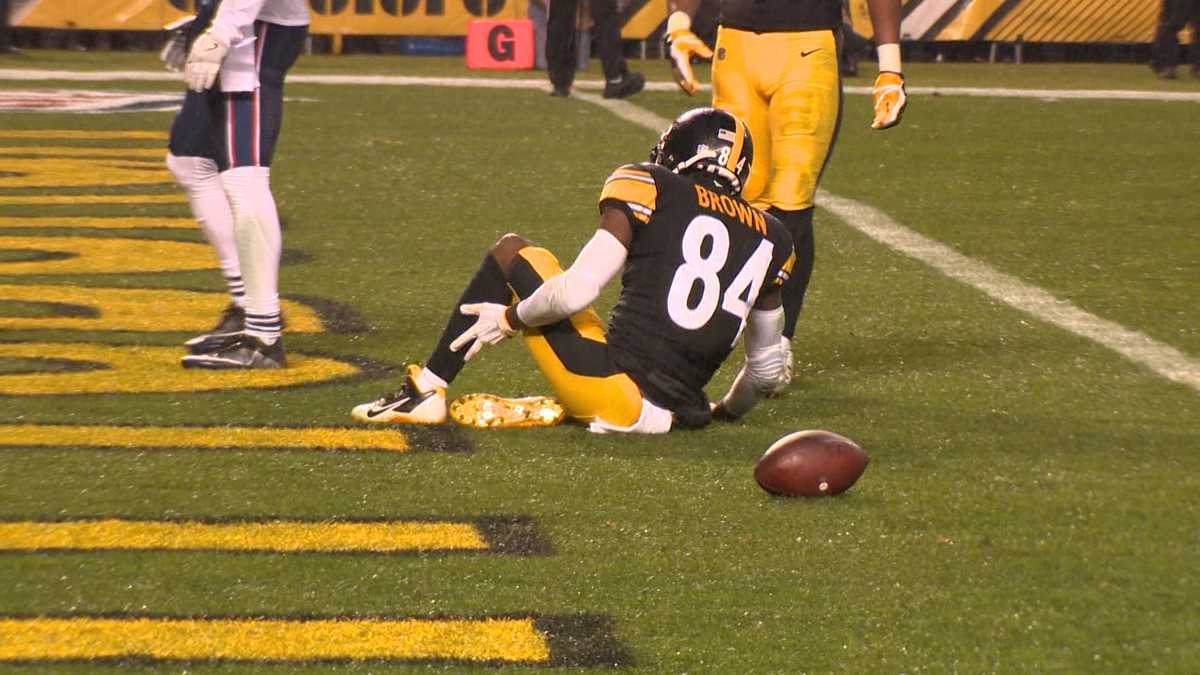 Antonio Brown injury update: Steelers WR hurts calf against Patriots 