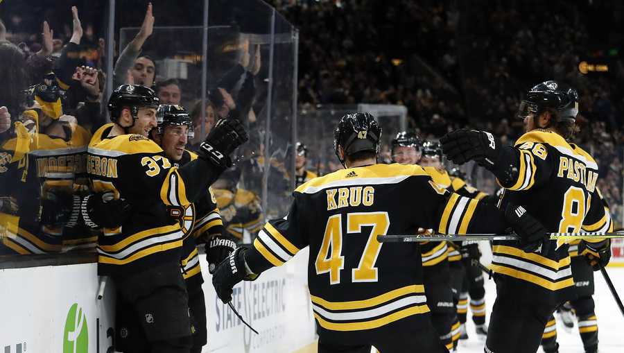 Bruins Honor Patrice Bergeron With Pre-Game Ceremony for Reaching
