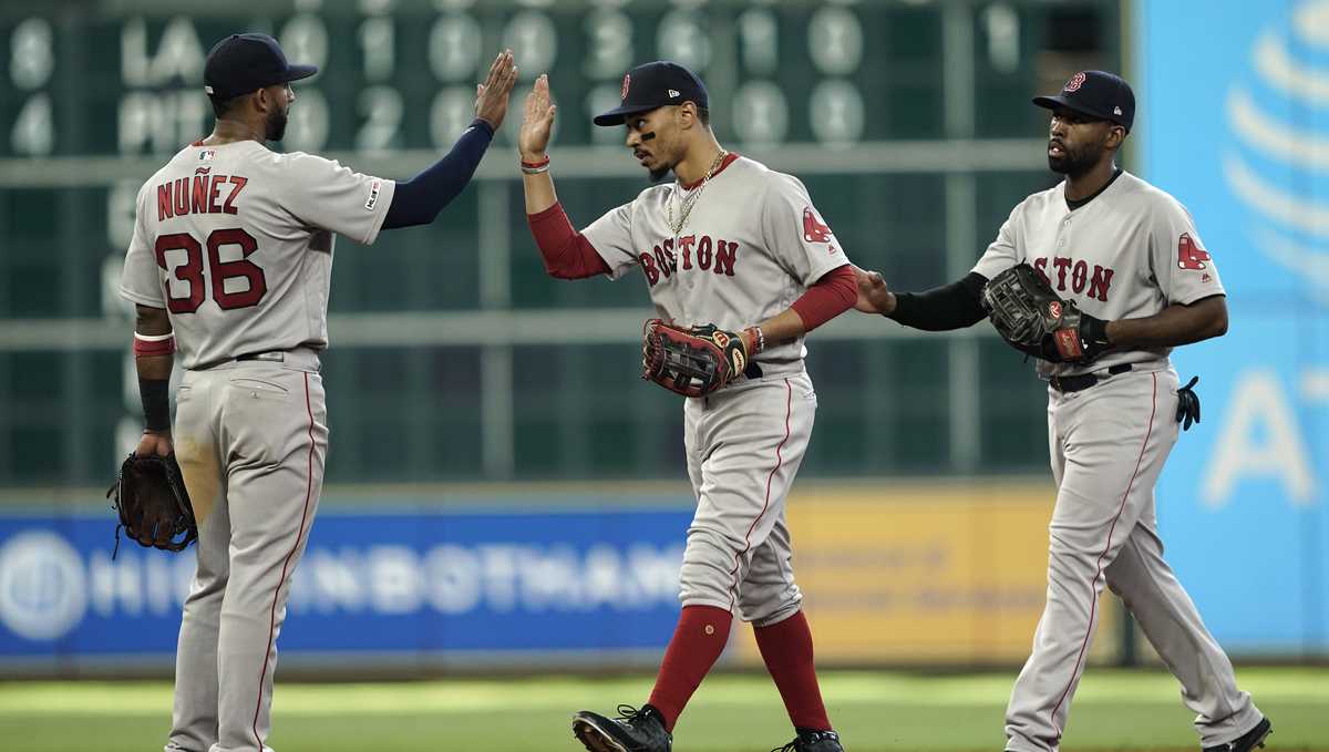 Astros leave Fenway Park with first-ever road sweep of Red Sox