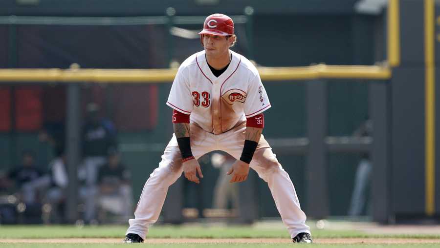 Cincinnati Reds' Josh Hamilton leads off first base in a baseball game against the New York Mets, Wednesday, Sept. 5, 2007, in Cincinnati. (AP Photo/Al Behrman)