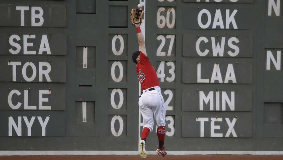 Andrew Benintendi goes 0-for-4 in Yankees debut but ex-Red Sox OF