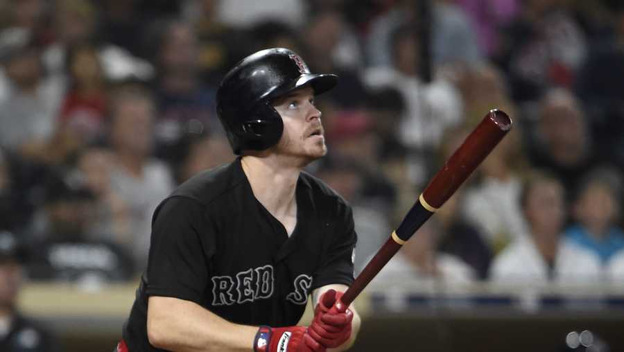 Brock Holt hits a go-ahead homer in the ninth to give the Red Sox a win  over the Padres - Over the Monster