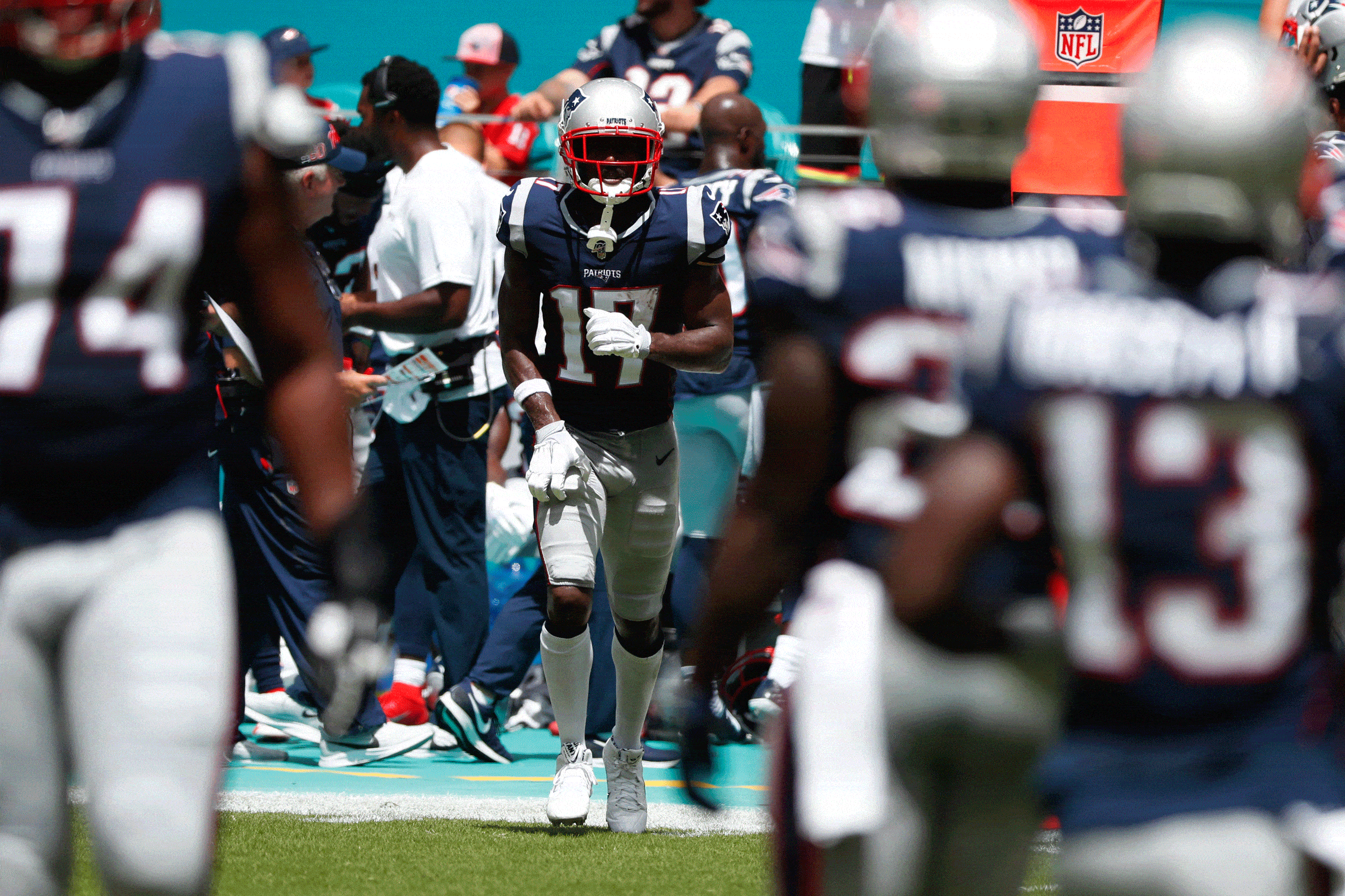 PHOTOS: Antonio Brown Makes Patriots Debut In Miami