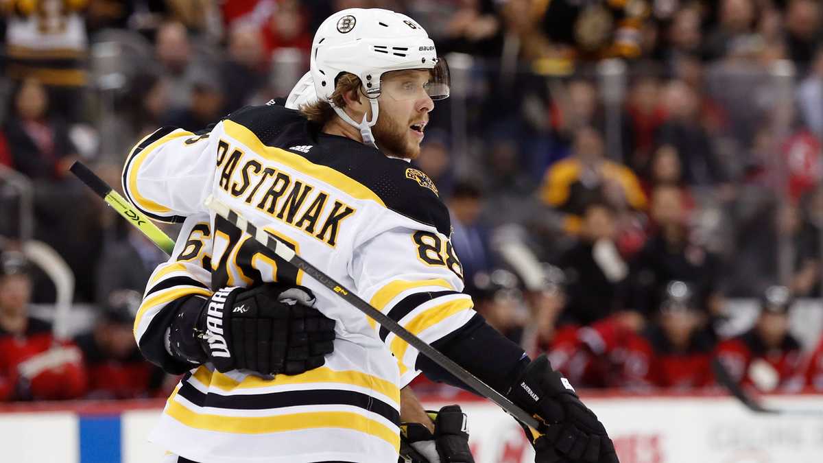 Bruins score 3 goals in third period; demolish Devils on road