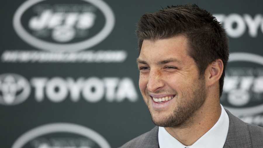 Tim Tebow engaged to former Miss Universe (photos) 