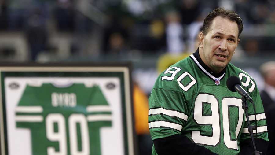 Former NFL player Dennis Byrd killed in accident on highway in