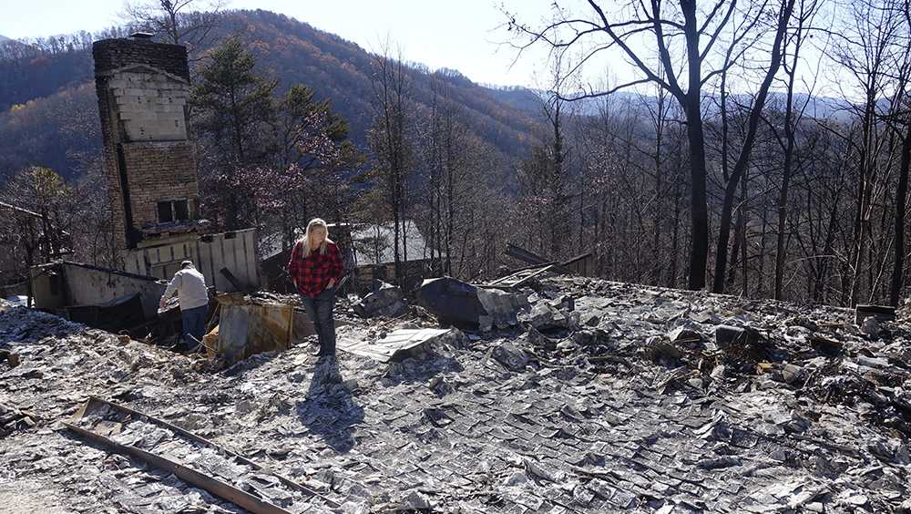 Gatlinburg wildfire death toll at 14 as residents assess destruction Gatlinburg wildfire death toll at 14 as residents assess destruction
